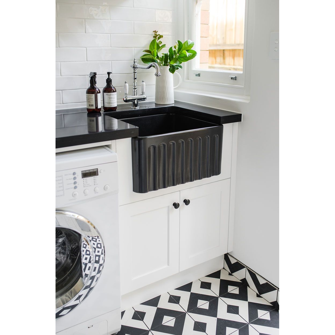 Turner Hastings Novi 51 X 46 Flat Front Fine Fireclay Butler Sink Matte Black