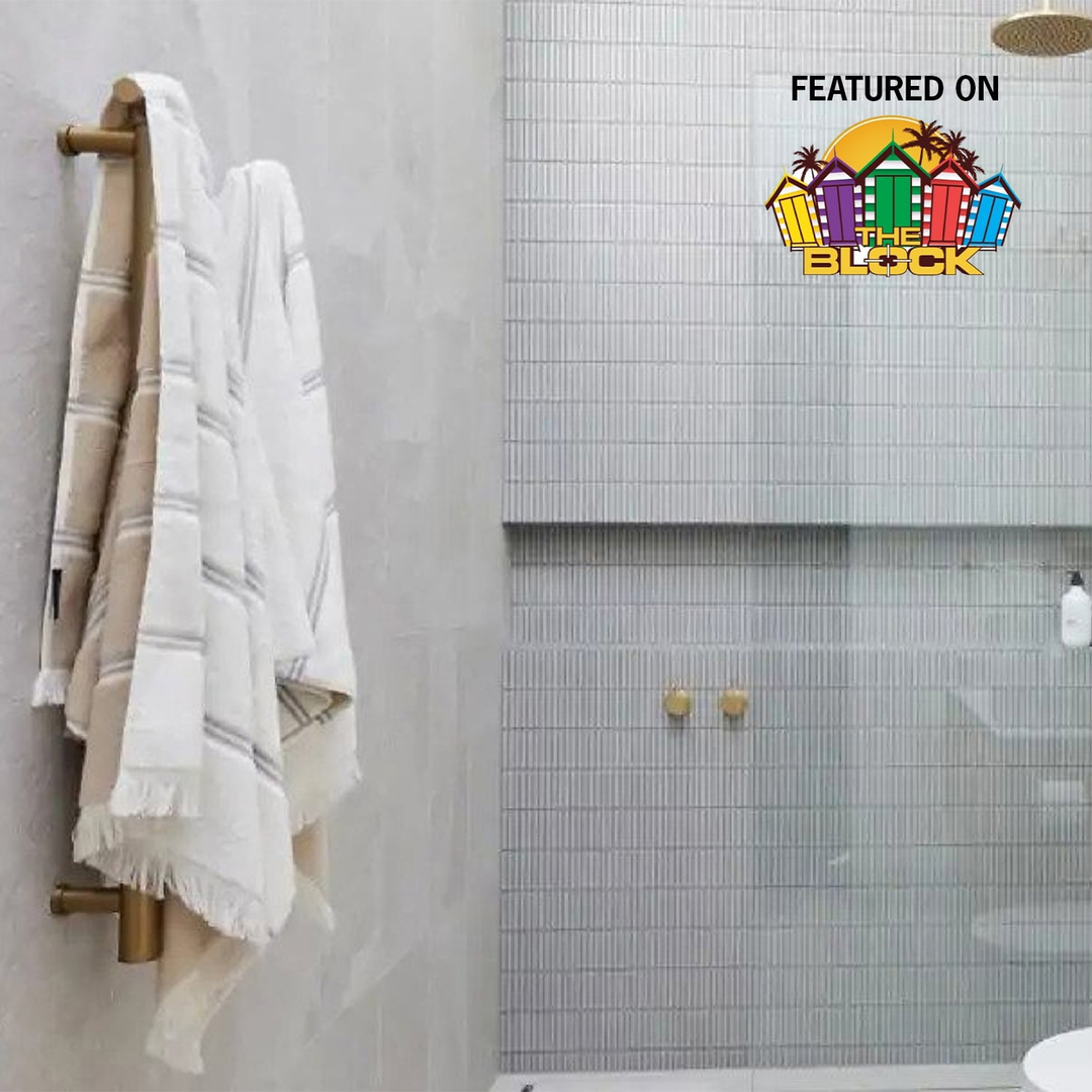 Thermogroup STRAIGHT/ ROUND VERTICAL BAR 30WATT BRUSHED GOLD