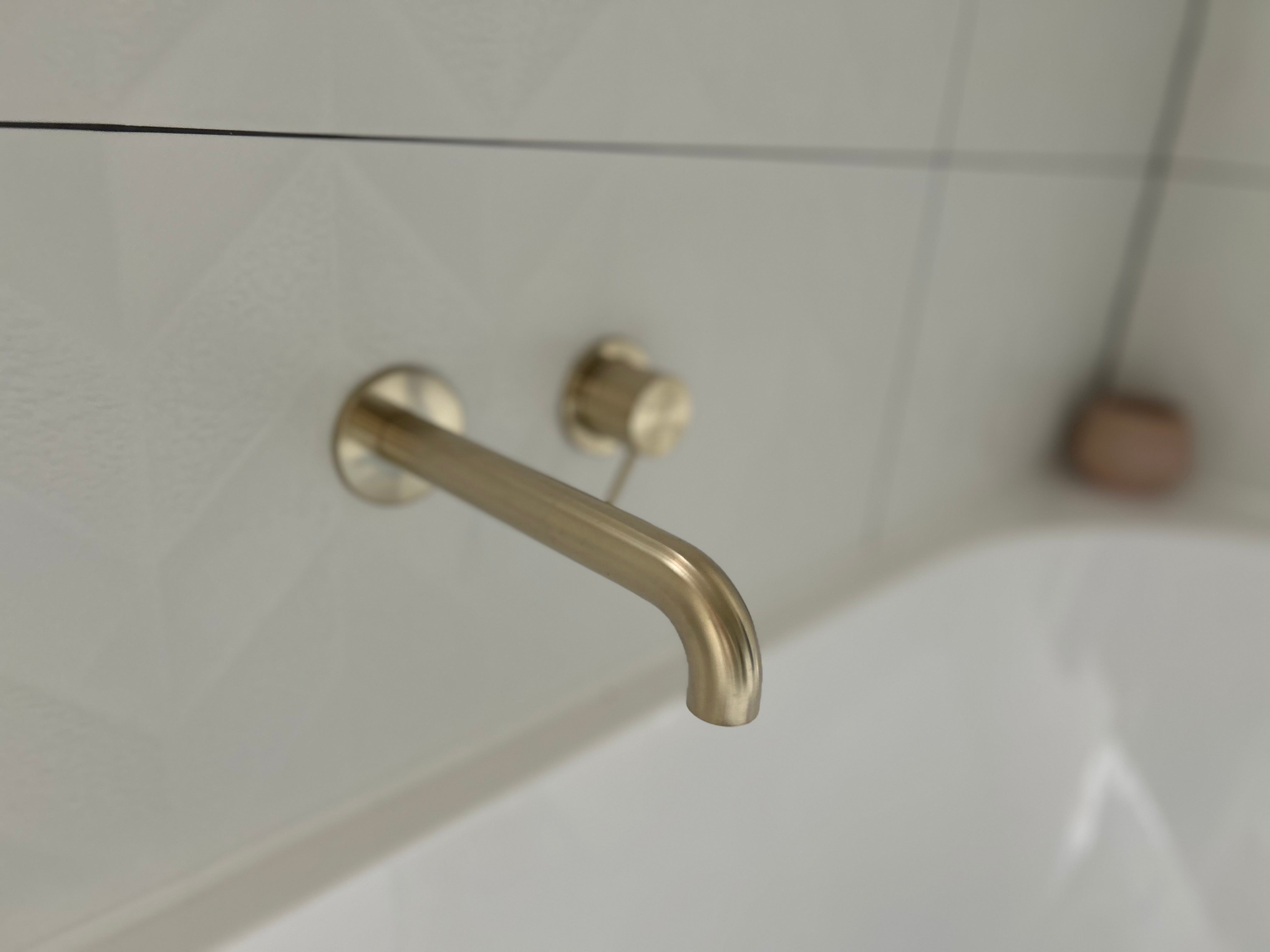 Nero Mecca Basin/Bath Spout Only 160mm Brushed Gold