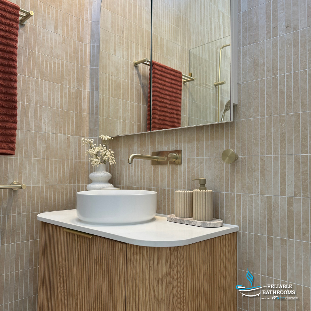 Otti Bondi Woodland Oak Fluted Vanity 750X460X450 W/Hung Cabinet Natural Carrara Marble