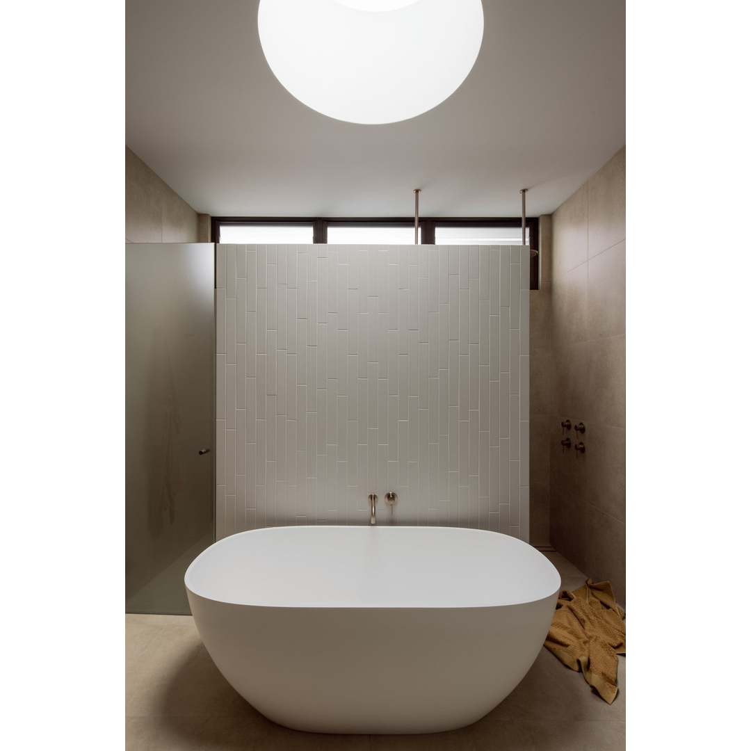 Meir Universal Round Curved Spout Champagne