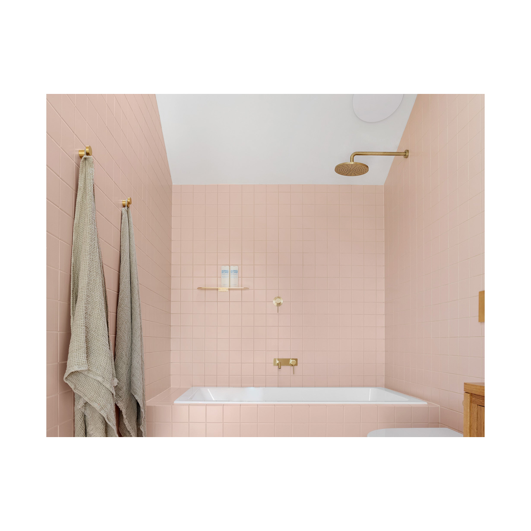 Phoenix Vivid Shower Rose 230mm Round - Brushed Gold