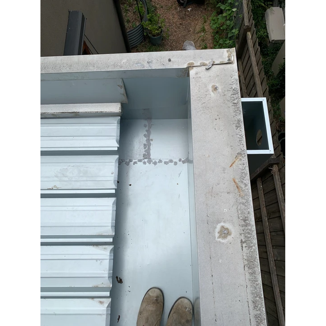 Dam Buster ESO-300-R (End Side Outlet Right)