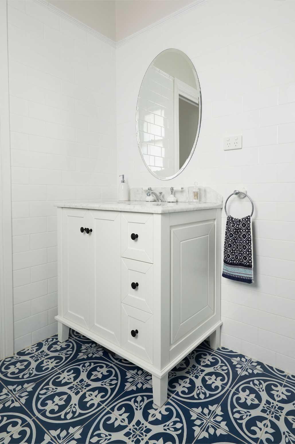T&H COVENTRY 90 X 55 SATIN WHITE VANITY REAL MARBLE TOP & CERAMIC U/C BASIN - Burdens Plumbing