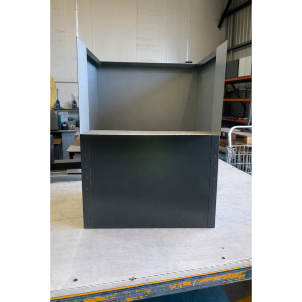 Dam Buster R-200 (201) Rainhead With Fitted Box Gutter Receiver