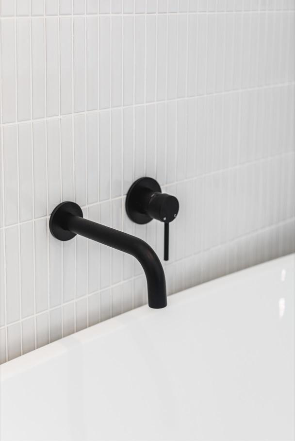 Meir Matte Black Round Curved Wall Spout 200mm - Burdens Plumbing