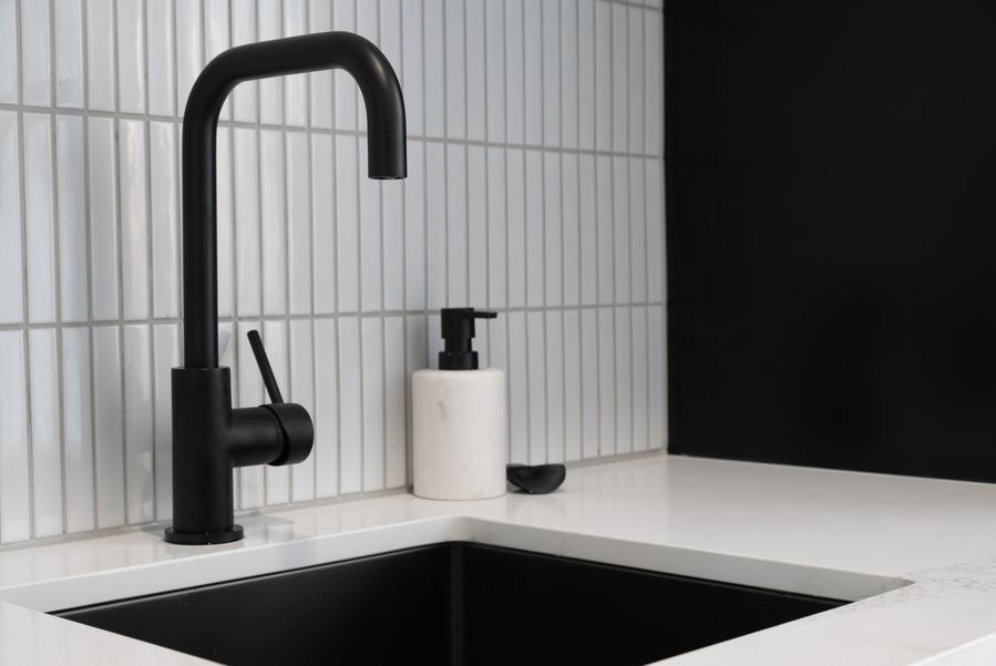 Meir Round Kitchen Mixer - Matte Black - Burdens Plumbing